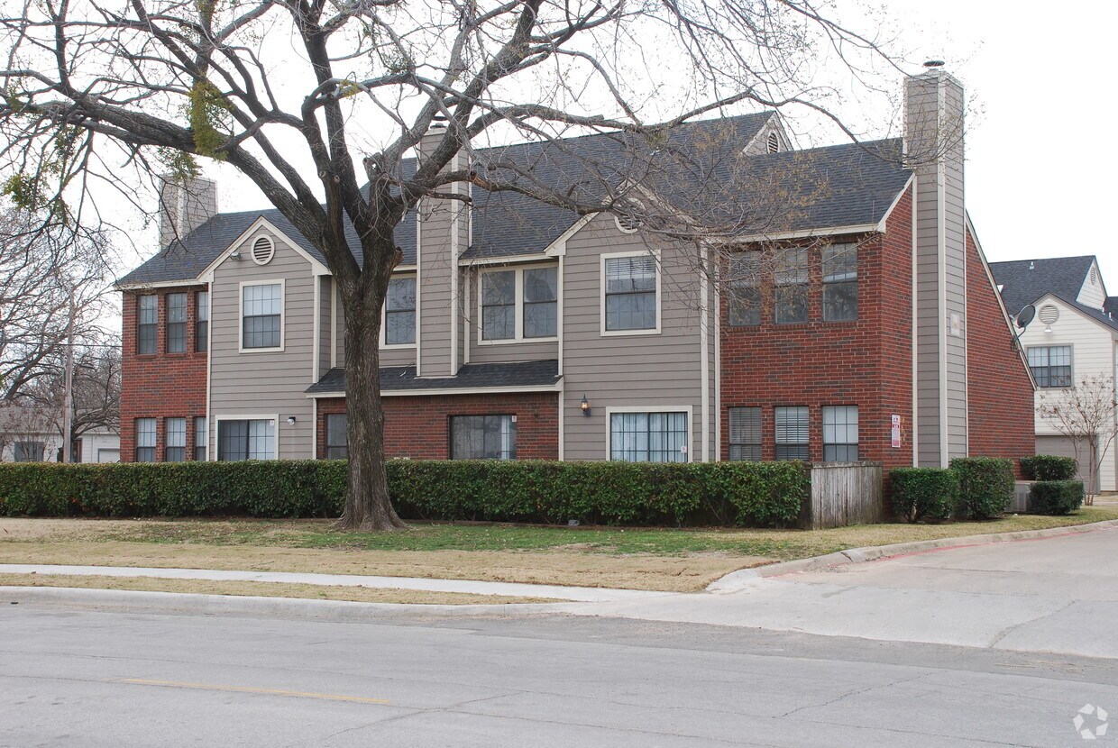 Elwood Oaks - Williams Bend Townhomes