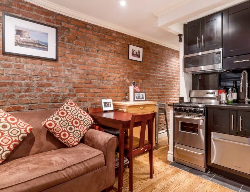Primary Photo - 218 5th Ave