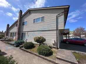 Building Photo - 2817 NE Rene Ave