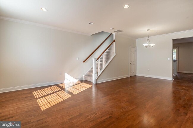 Building Photo - 705 Captains Way