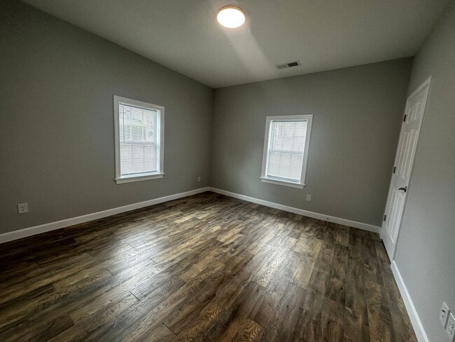 Building Photo - Modern Comfort Meets Classic Charm in Wins...