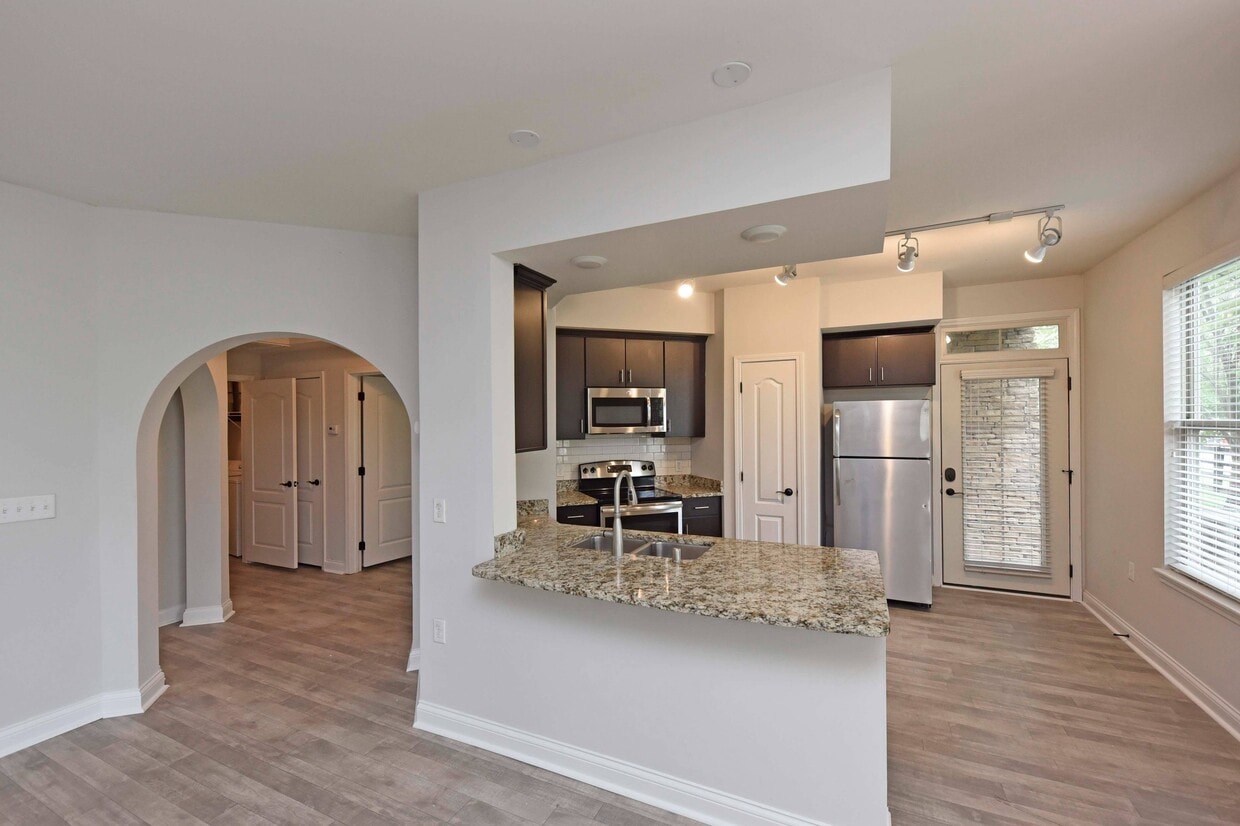 Kitchen + Breakfast Bar - Bel Air