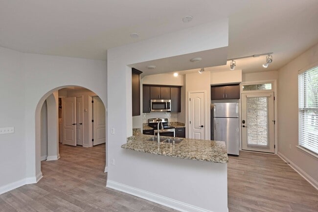 Kitchen + Breakfast Bar - Bel Air