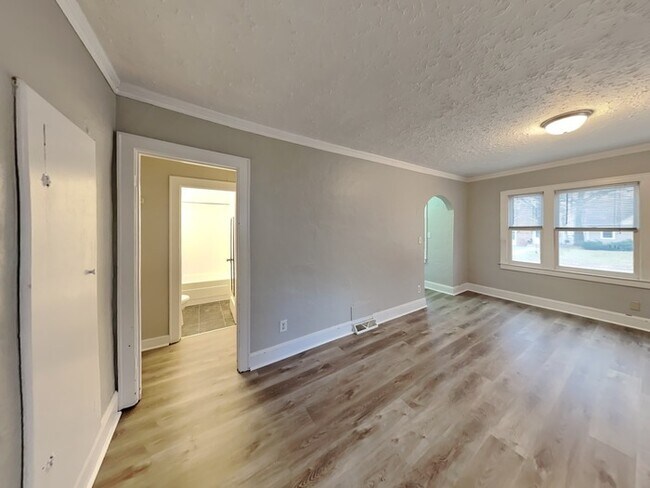 Foto del edificio - Bright 2 Bedroom, 1 Bathroom House in Robb...