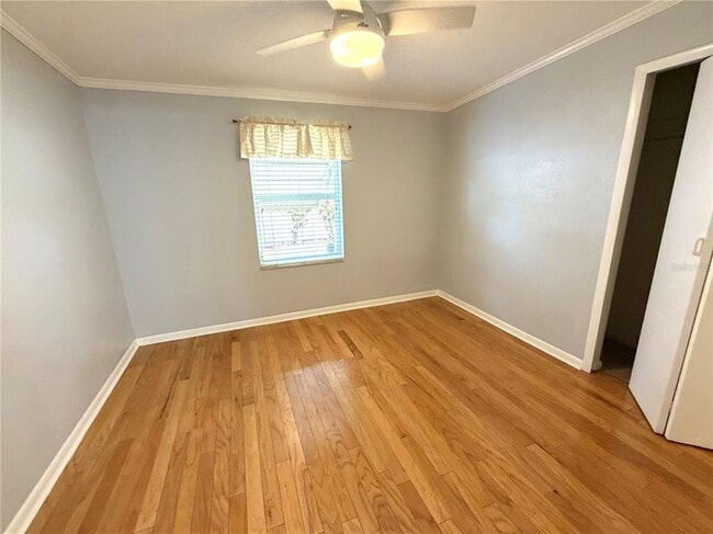Foto del edificio - 516 Northmoor Ave N