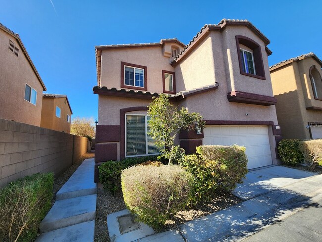 Building Photo - Beautiful 2 Story Home