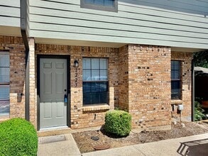 Building Photo - 1223 Dallas Dr