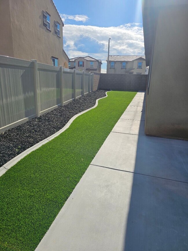 Building Photo - Welcome Home!!  Brand New Build Solar Rental in the Heart of Menifee!