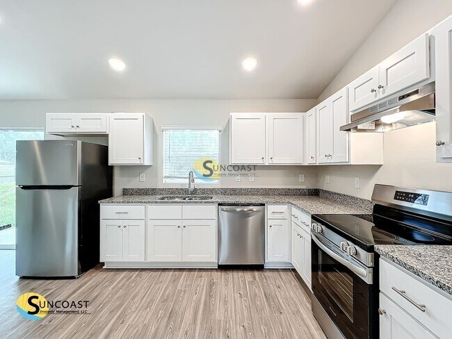 Building Photo - 303 Chiquita Blvd N