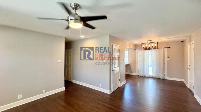 Foto del edificio - 793 W Longview Ave