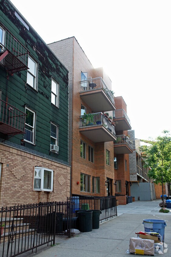 Building Photo - 320-321 23rd St