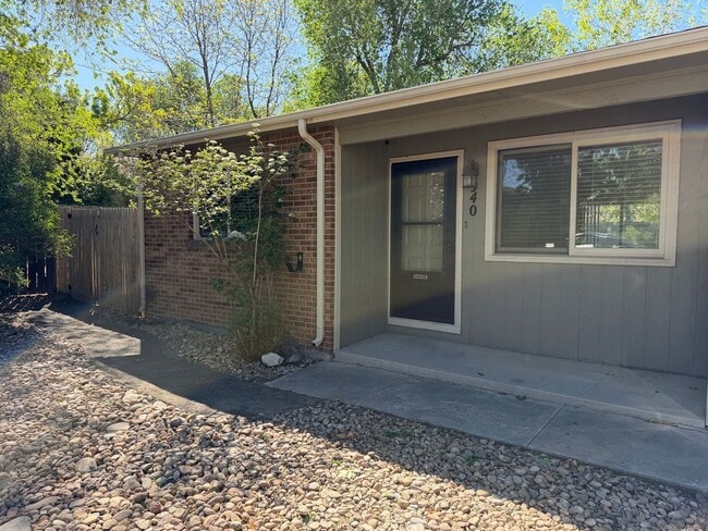 Building Photo - Updated 2 Bedroom With Fenced in Yard in Berthoud - Available 5/1