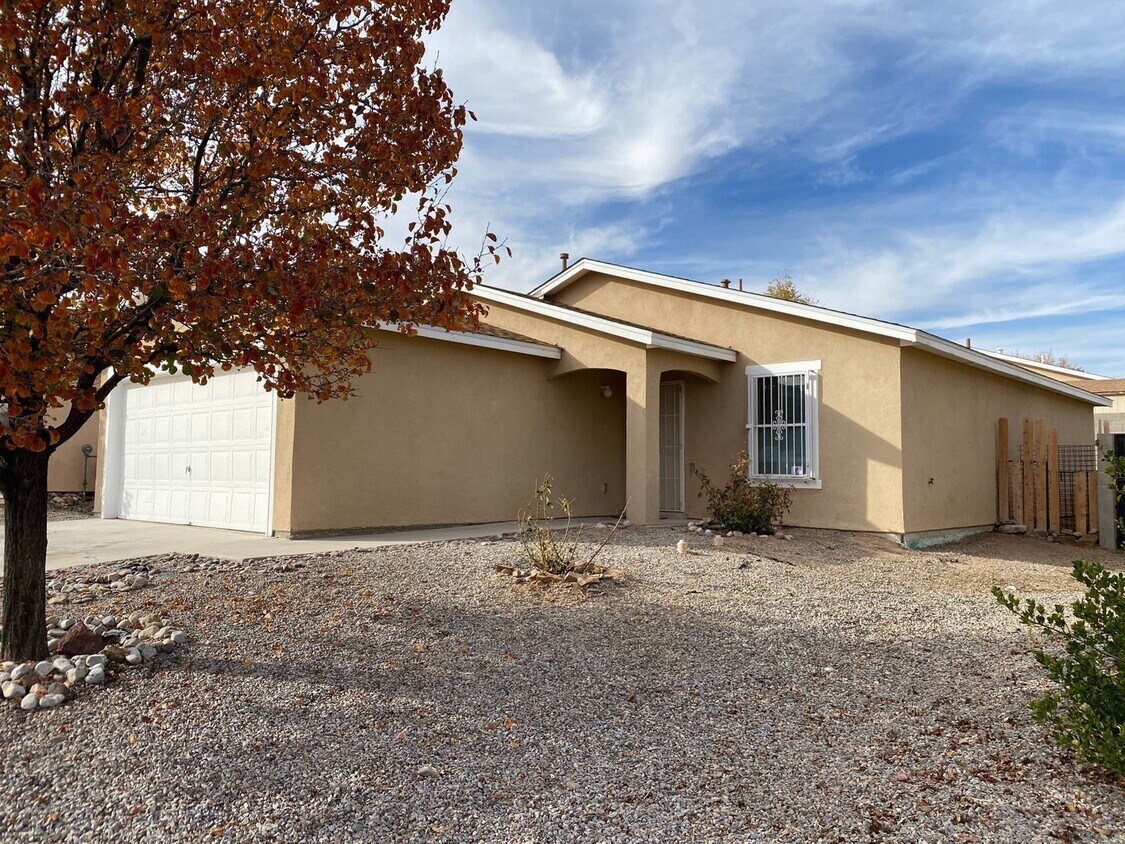Primary Photo - 3Bd 2Ba 2CG, AC, New paint!