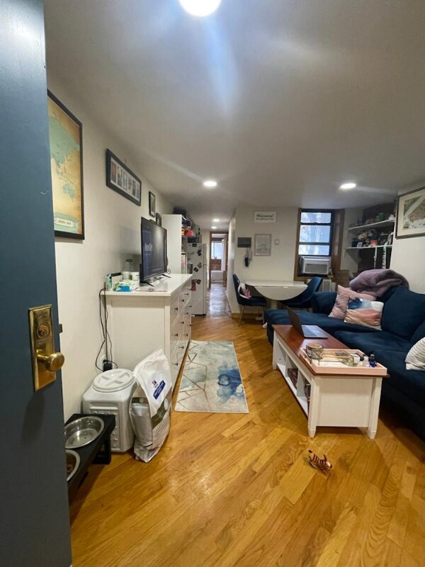 Foto del edificio - 126 E 7th St