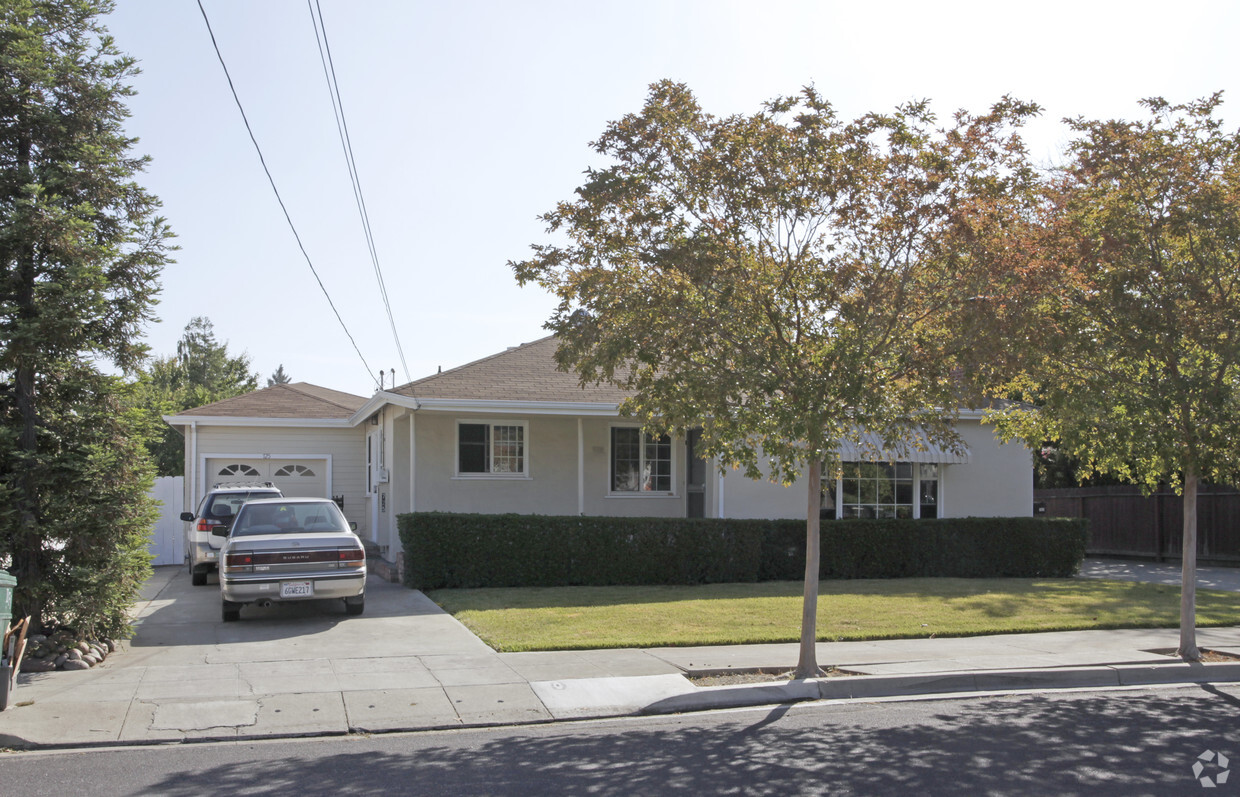 Building Photo - 725-727 Sapphire St