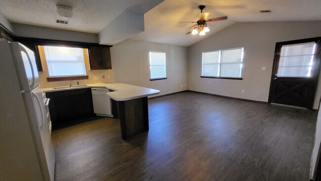Foto del edificio - Easy Access ~ 3 bedroom 1 bathroom