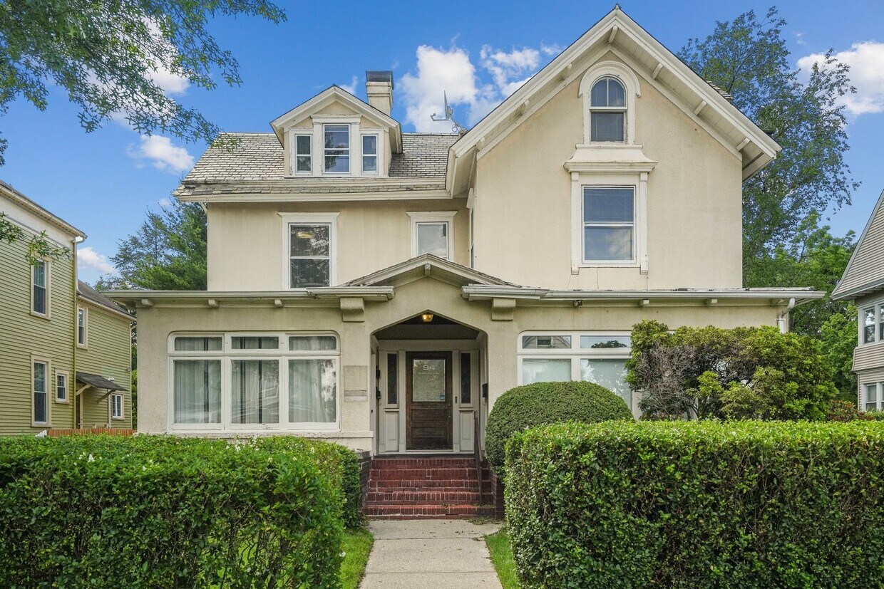 94 Park St Unit 2E, Montclair, NJ 07042 Room for Rent in Montclair, NJ