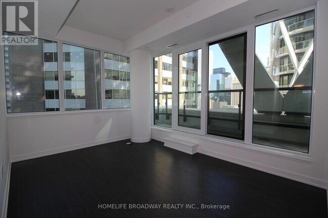 Building Photo - 238 Simcoe St