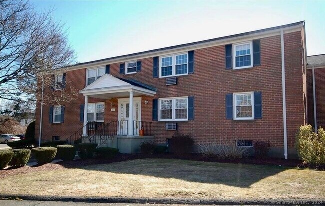 Foto del edificio - 27 Brewster Rd