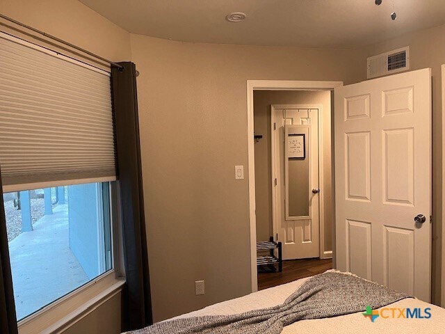Foto del edificio - 943 Parkview Dr