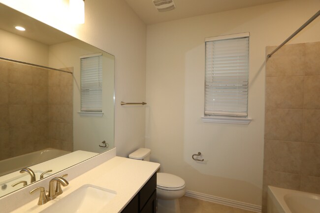 Foto del edificio - 2412 Roaring River Trail