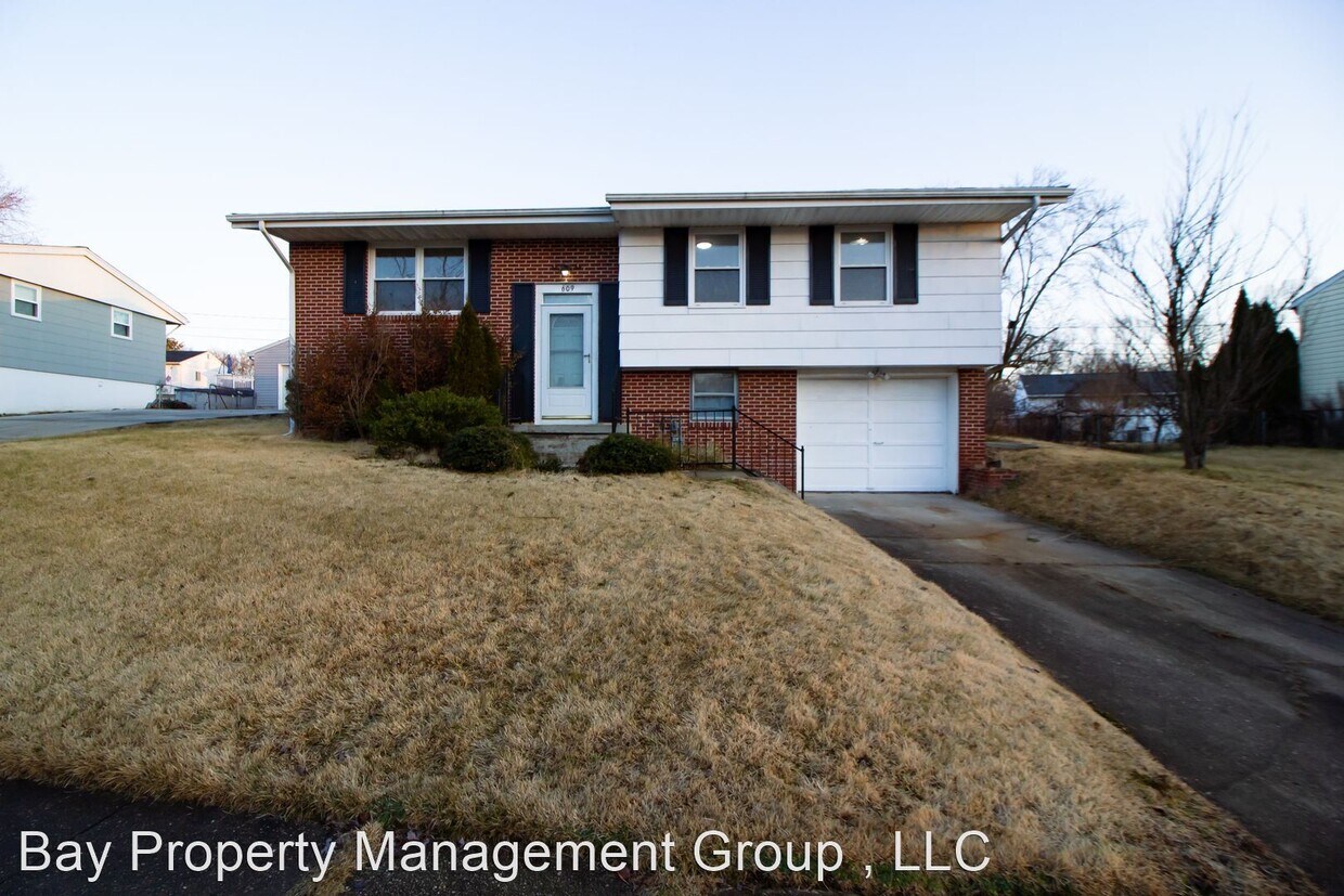 3 br, 1.5 bath House - 609 Lacewood Drive Photo