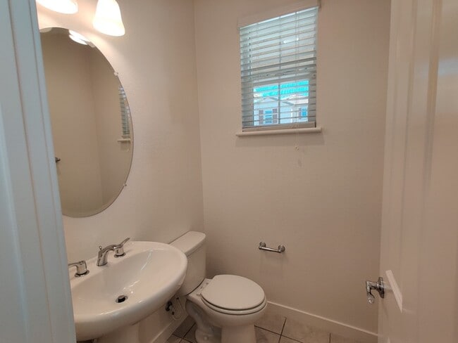 Foto del edificio - Beautiful 3 bedroom, 2.5 bathroom in Roseville!