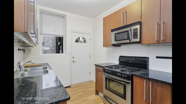 Updated kitchen appliances - 7327 N Paulina St