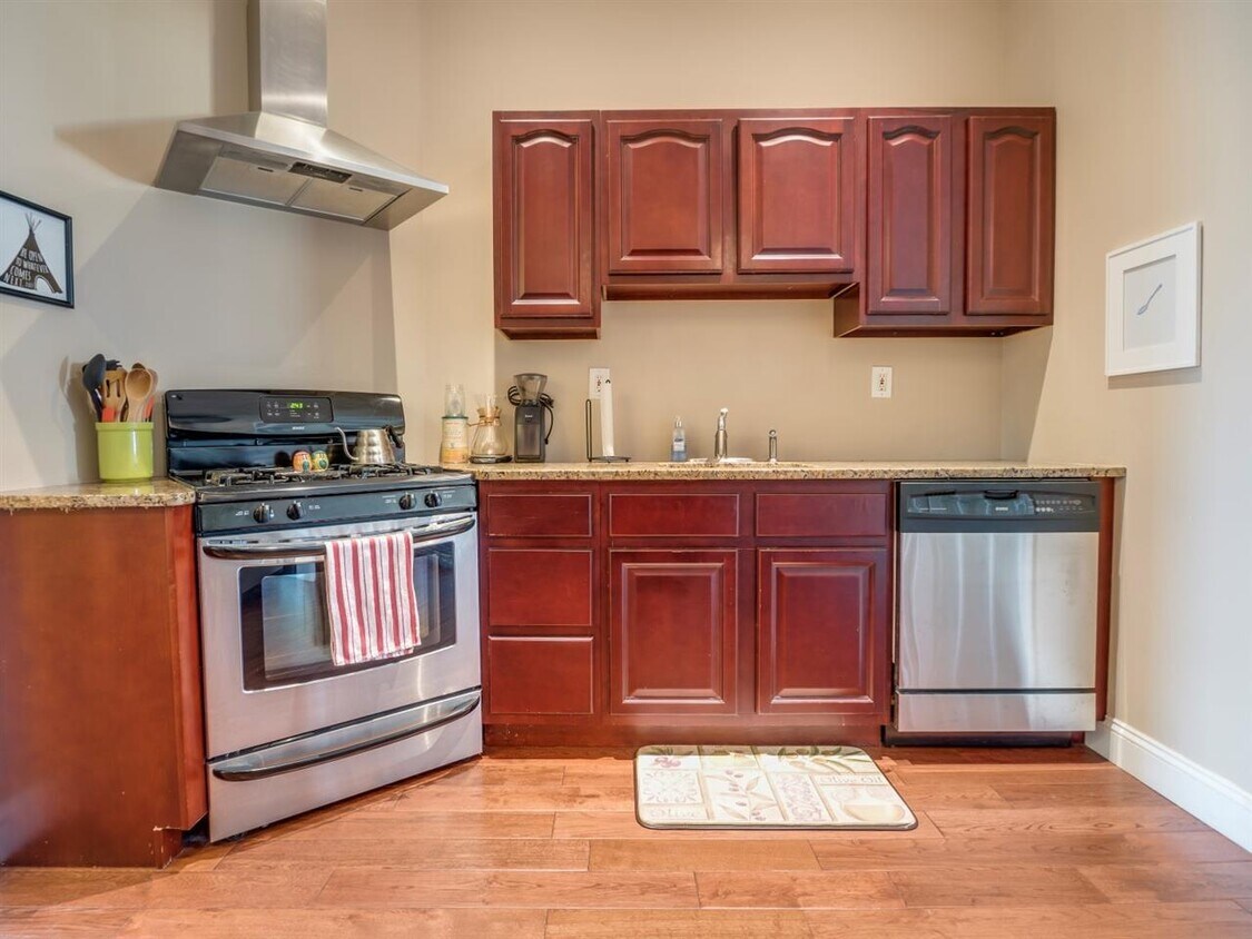 245 Griffith St Unit 2, Jersey City, NJ 07307 Room for Rent in Jersey