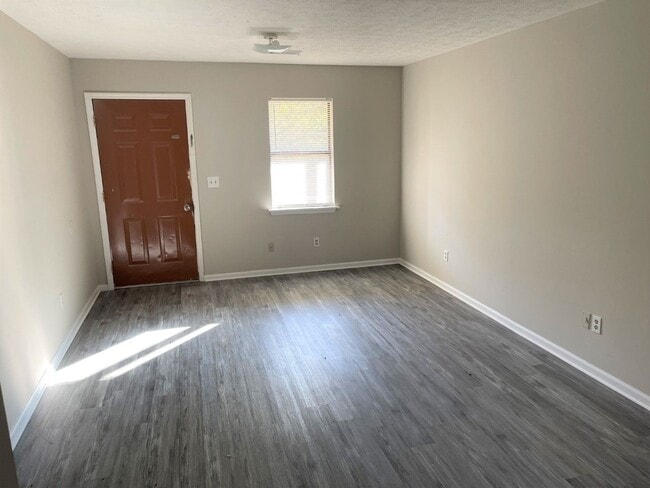 Building Photo - 305 Pelly St