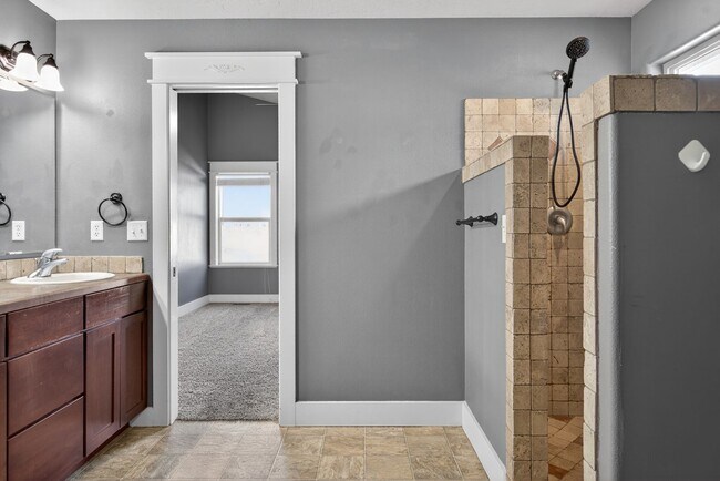 Foto del edificio - Spacious Home in Quiet Star Cul-de-Sac with Large Yard