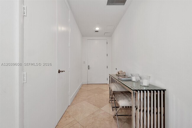 Building Photo - 16001 Collins Ave
