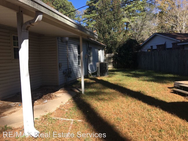 Building Photo - 3 br, 2 bath House - 9601 Pine Cove