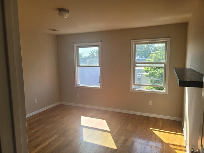 Building Photo - 467 Palisade Ave