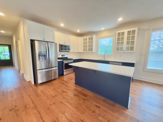 Photo - Beautiful 3 bed 3 bath WALKABLE to restaur... House