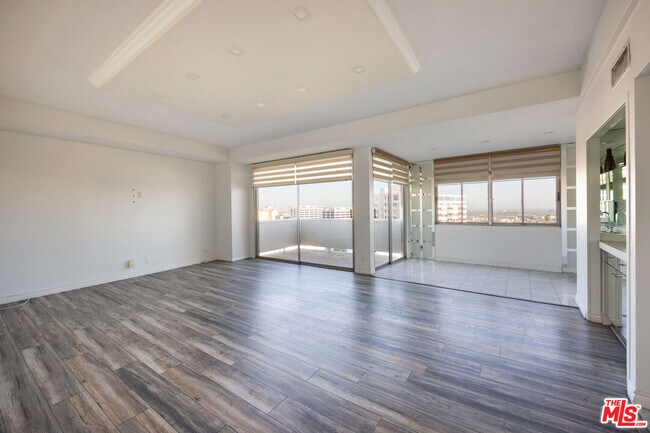 Foto del edificio - 7250 Franklin Ave