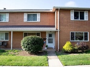 Building Photo - 2472 Warren Pky