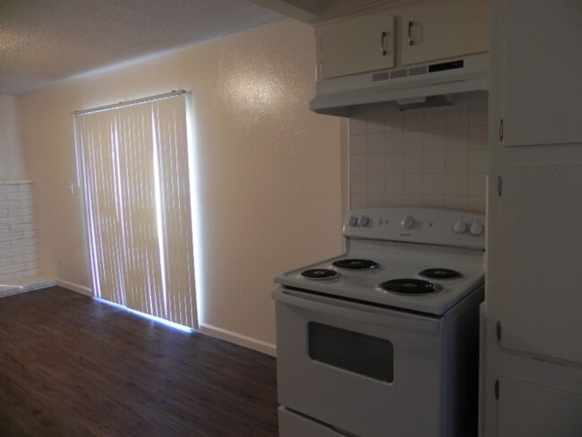 Building Photo - 4943 E Floradora Ave