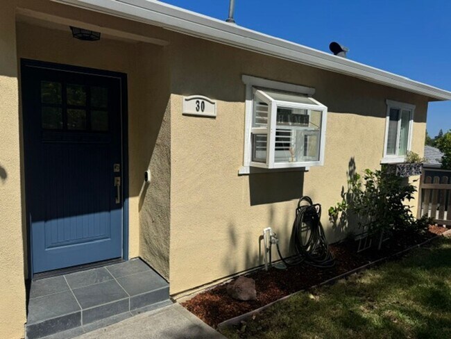 Foto del edificio - Wonderful 3 bedroom 2 bath, Two story home in S. Walnut Creek, Lakewood community!