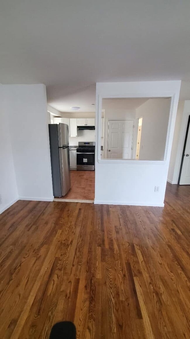 Building Photo - 36 Mersereau Ave