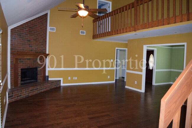 Foto del edificio - 598 Greenbank Dr