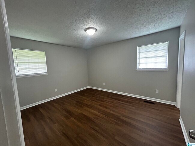 Foto del edificio - 7411 Helms Cir