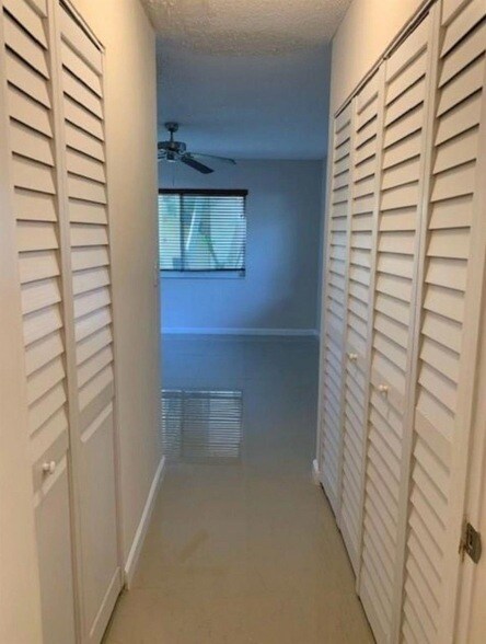 Foto del edificio - 5760 Rock Island Rd