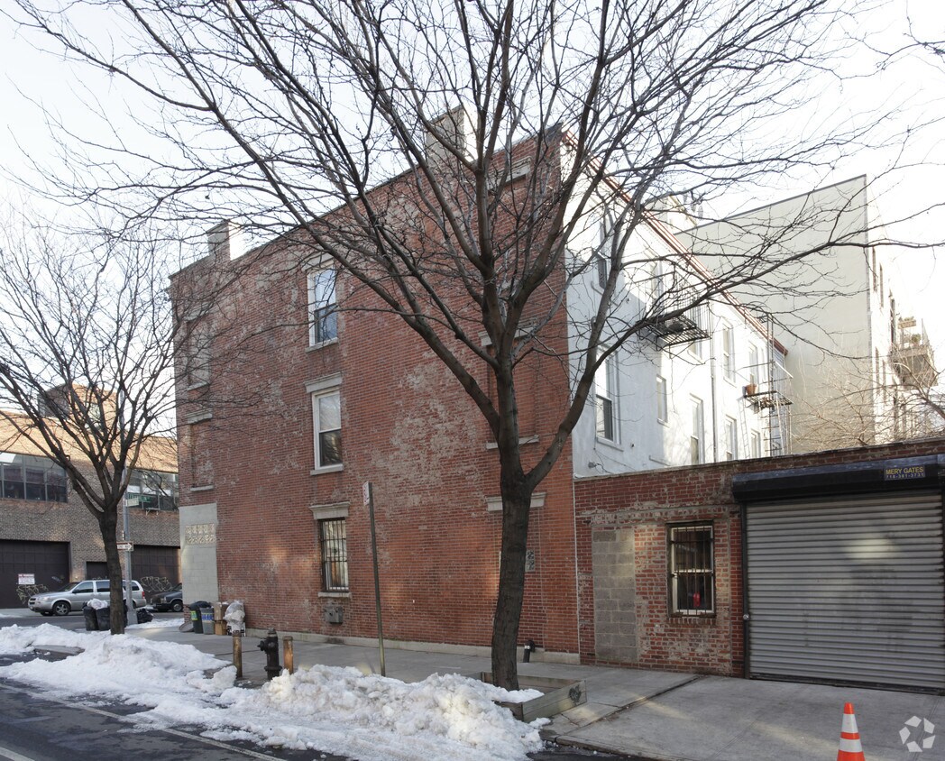 Building Photo - 207-209 Franklin St