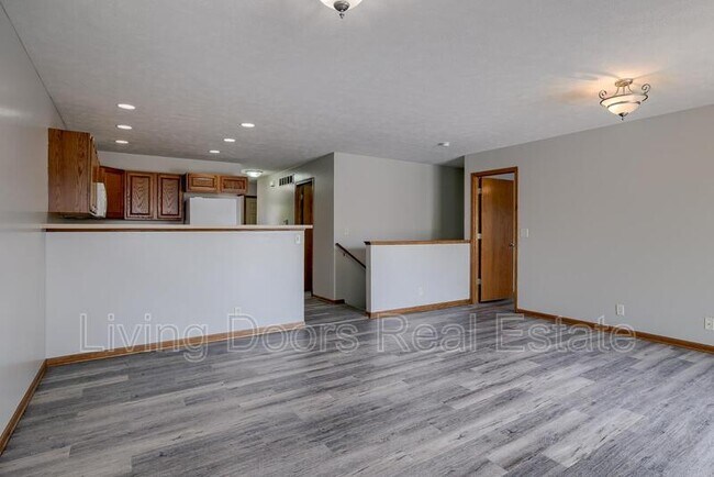 Building Photo - 7229 Dorchester Ct