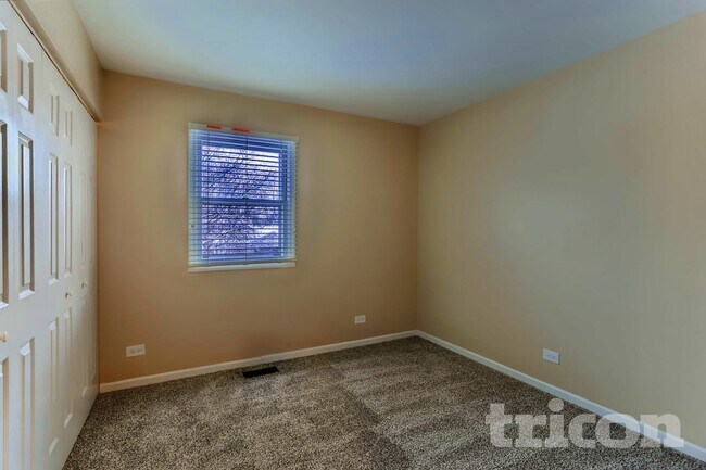 Foto del edificio - 27W115 Chestnut Ln