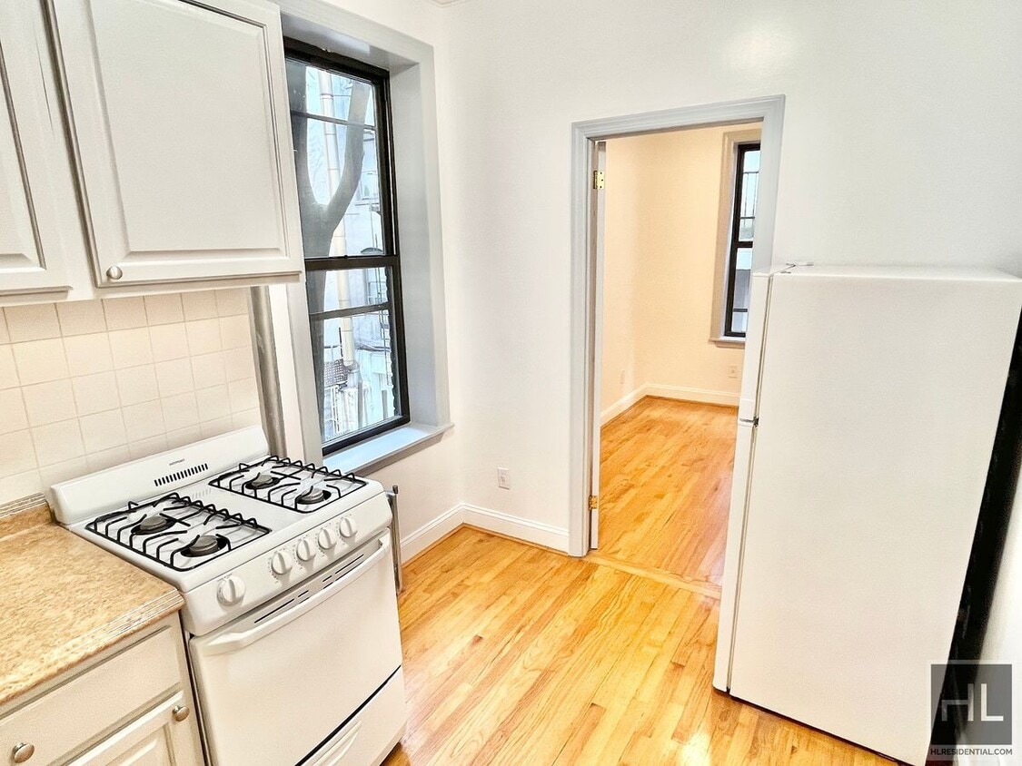 Primary Photo - Flex 3 bedroom in the most spectacular str...