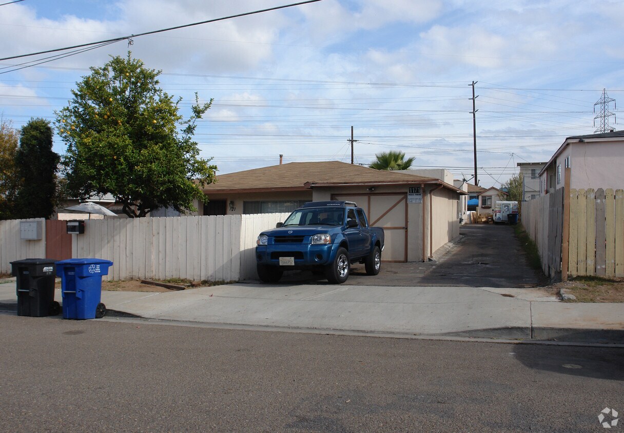 Primary Photo - 1171 Walnut