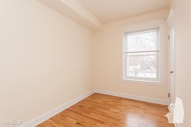 Building Photo - 3215 W Fullerton Ave