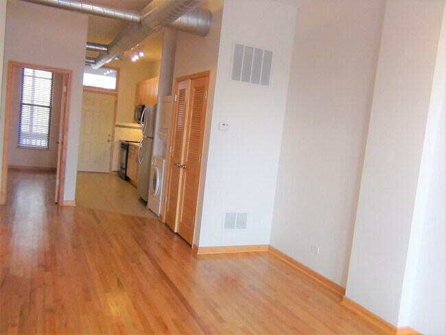 Building Photo - 1004 S Loomis St